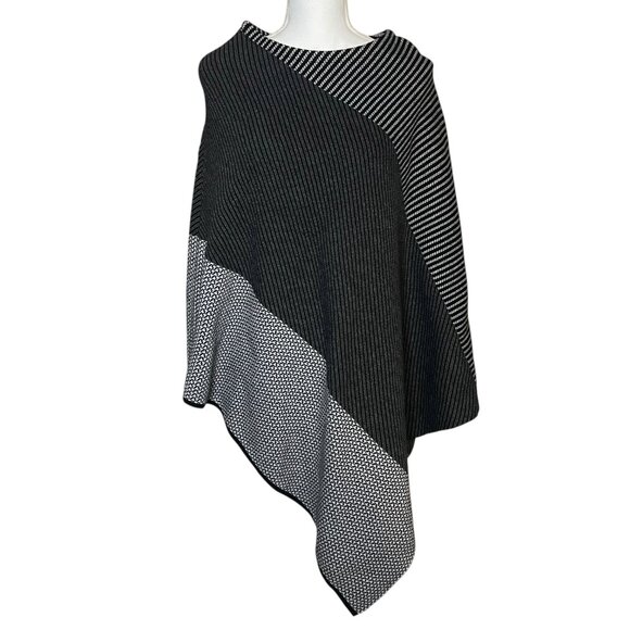 Avenue One Size Plus Black White Knit Winter Poncho Asymmetrical Sweater Wrap - Picture 1 of 8